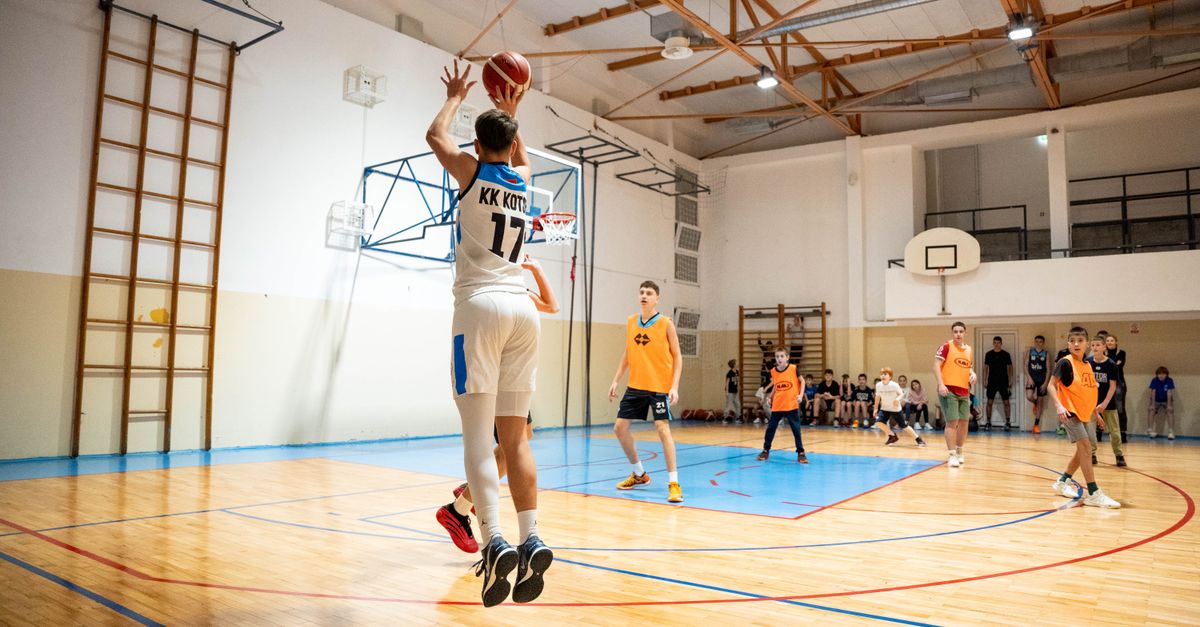 High school basketball game
